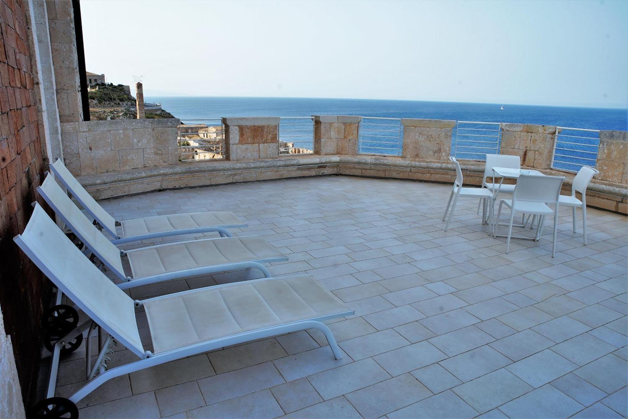 Castello Tafuri Hotel Portopalo Di Capo Passero Ngoại thất bức ảnh