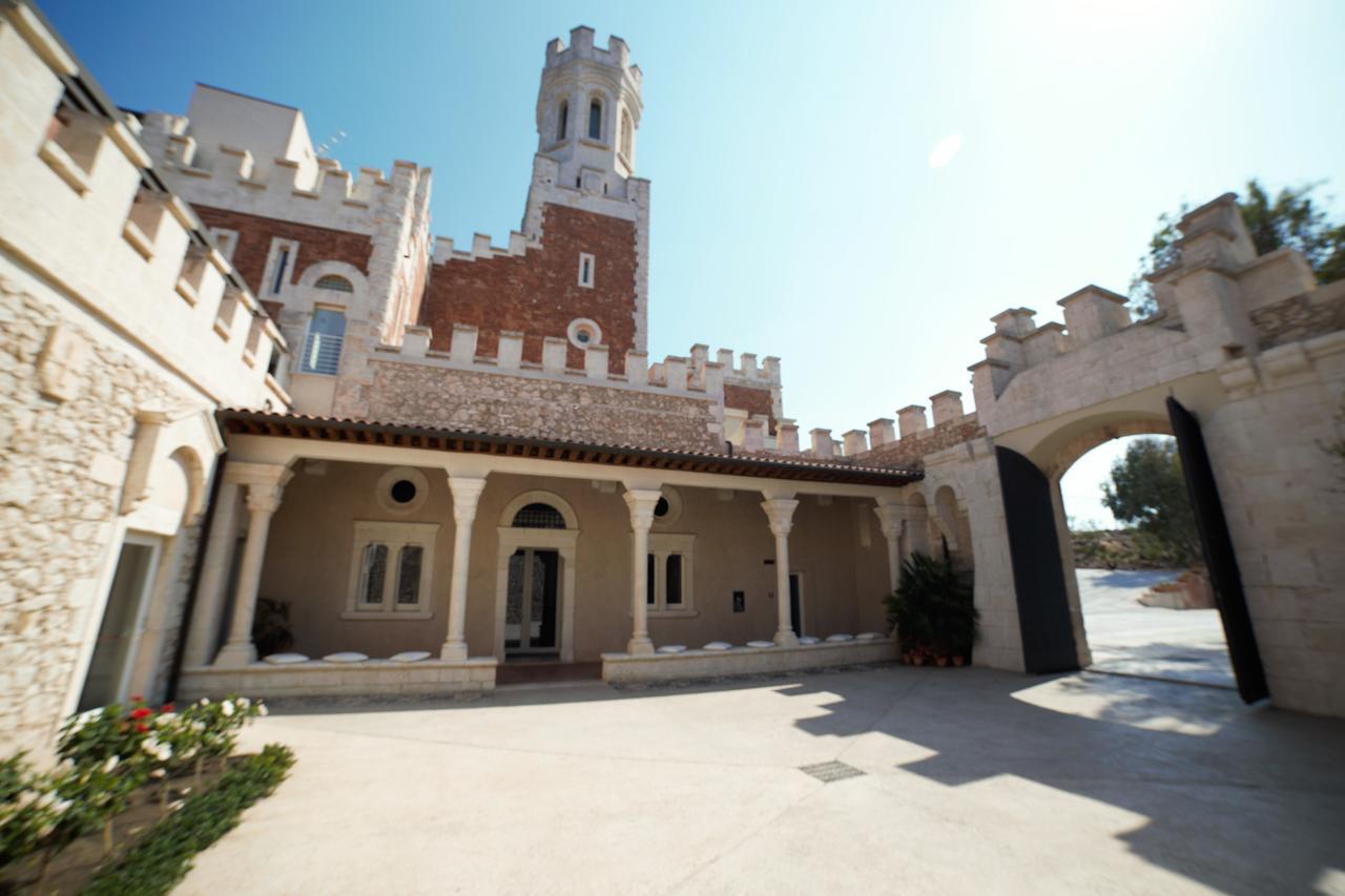 Castello Tafuri Hotel Portopalo Di Capo Passero Ngoại thất bức ảnh