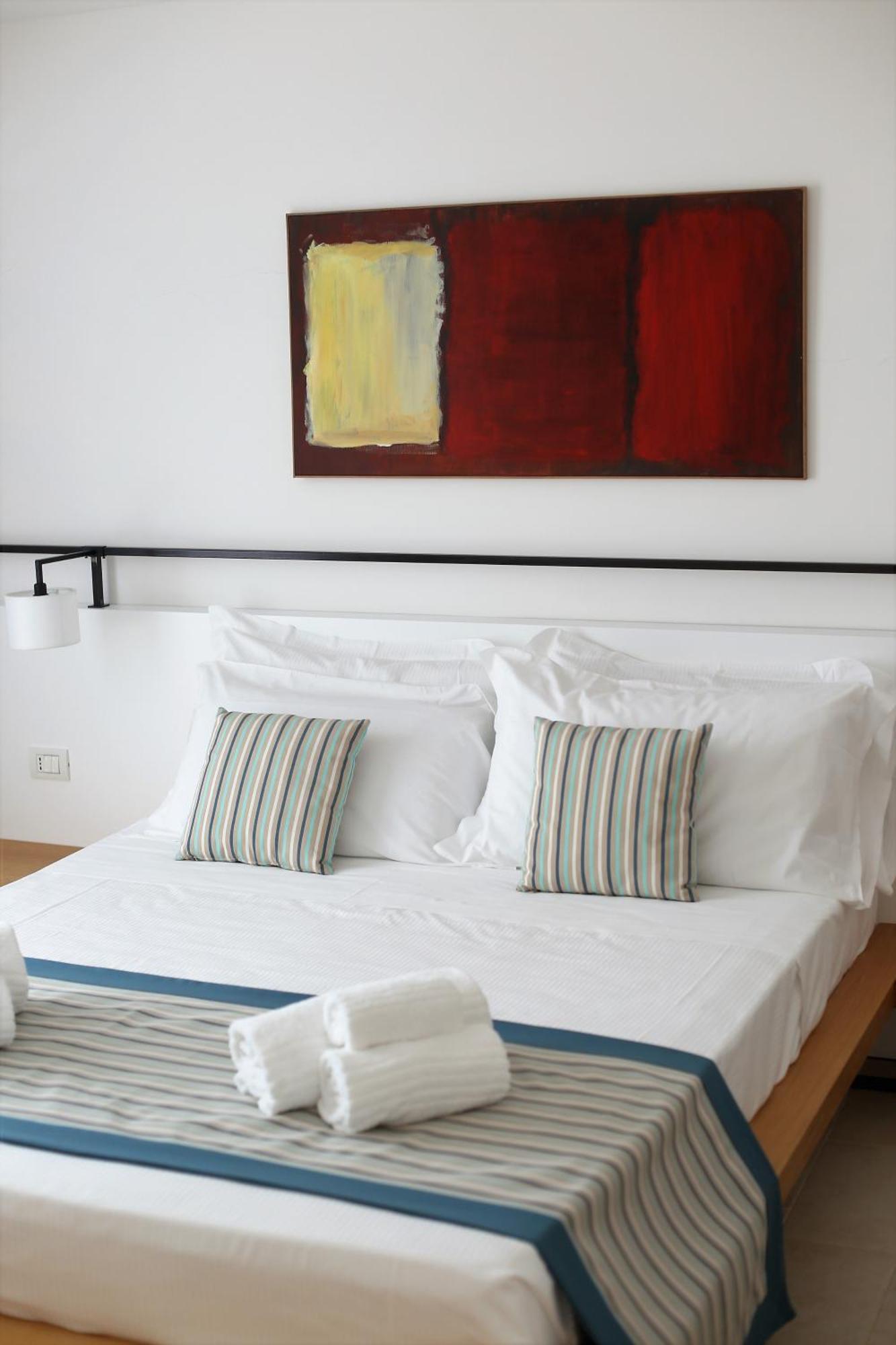 Castello Tafuri Hotel Portopalo Di Capo Passero Ngoại thất bức ảnh