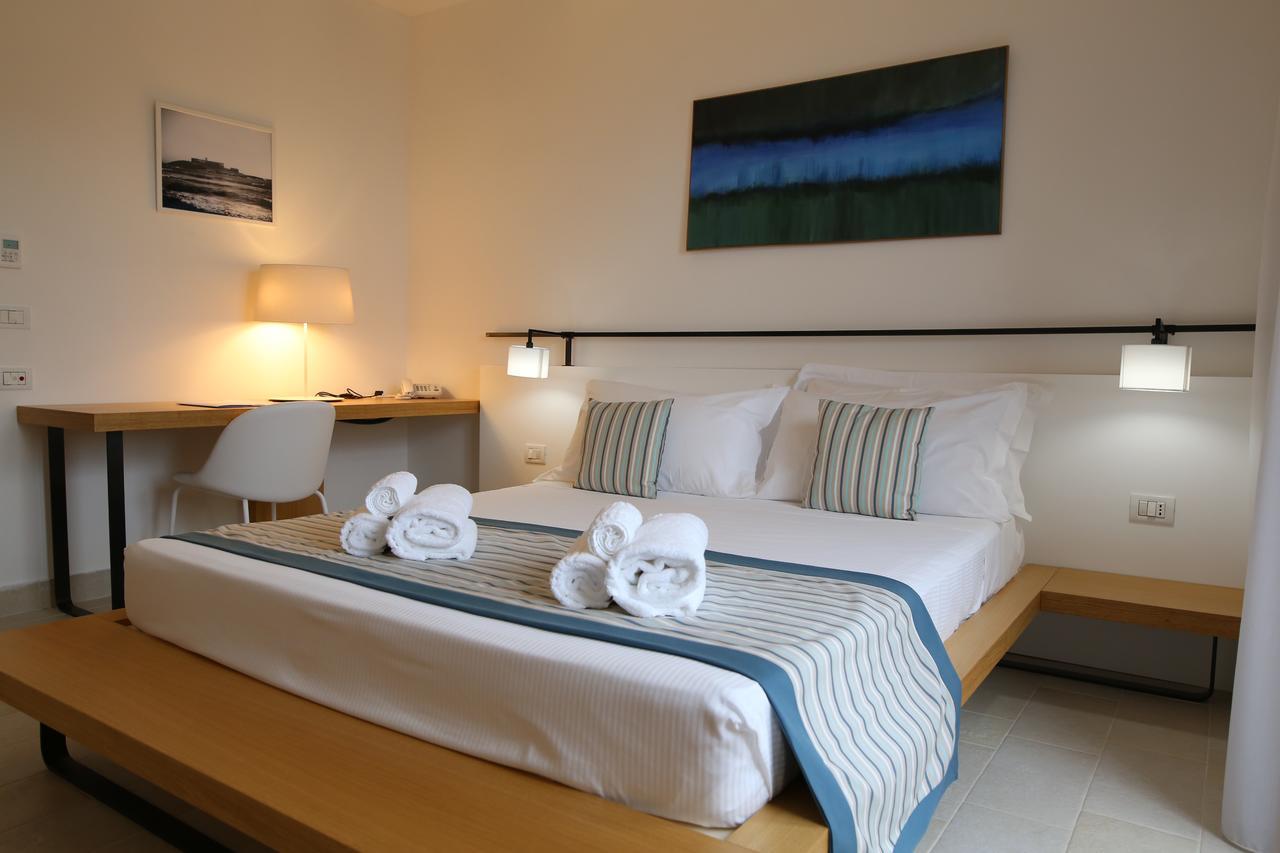 Castello Tafuri Hotel Portopalo Di Capo Passero Ngoại thất bức ảnh