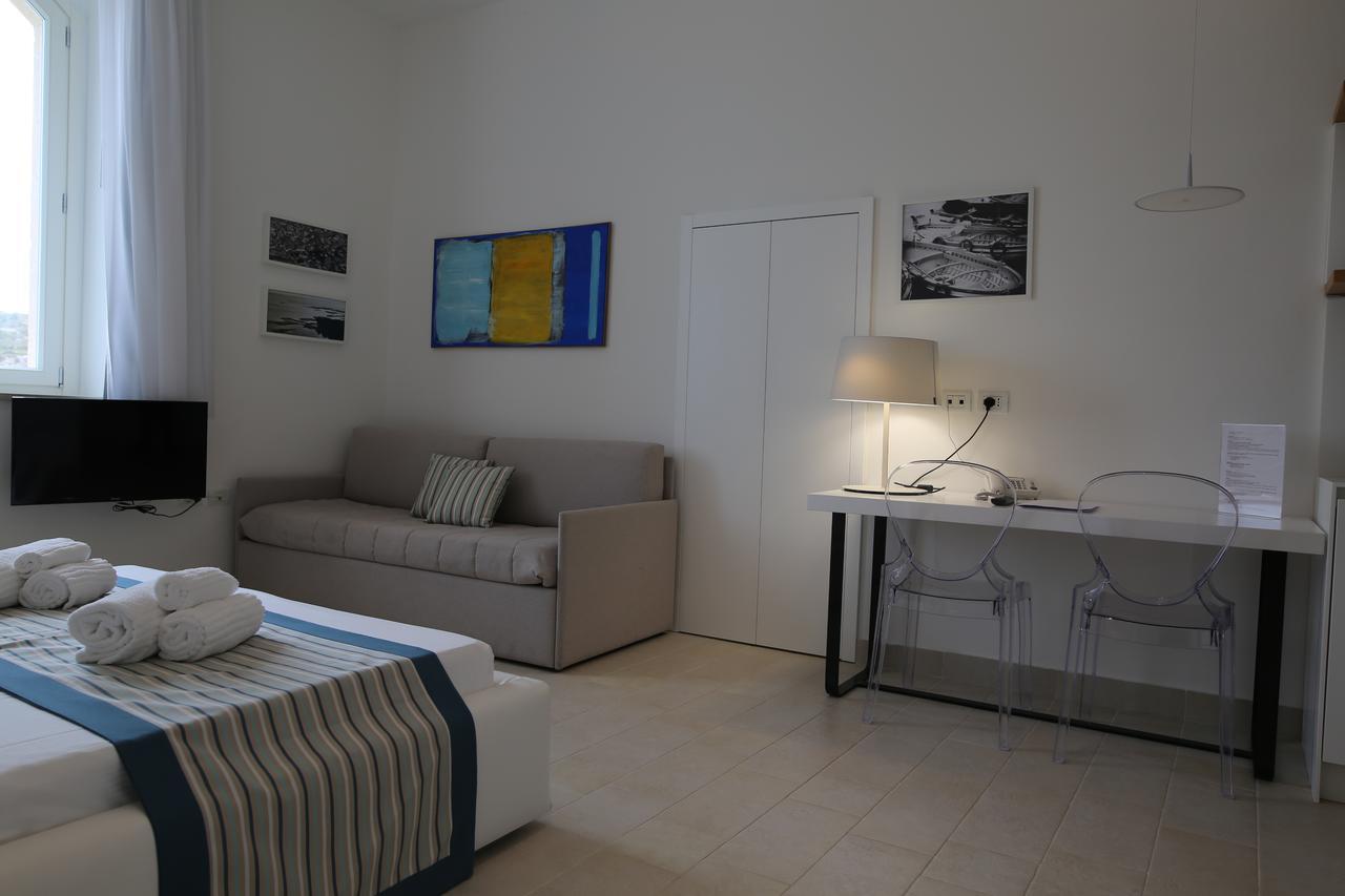 Castello Tafuri Hotel Portopalo Di Capo Passero Ngoại thất bức ảnh
