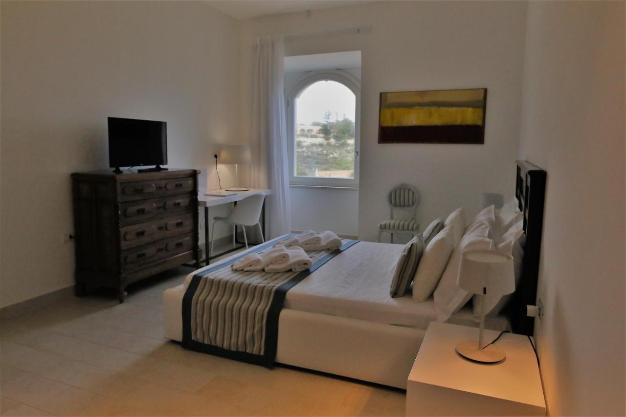 Castello Tafuri Hotel Portopalo Di Capo Passero Ngoại thất bức ảnh